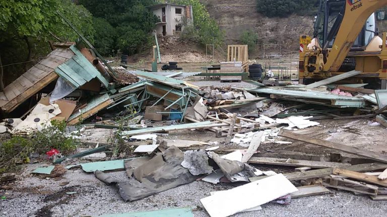 Κατεδάφισαν το πρόχειρο σκοπευτήριο της Άννας Κορακάκη – ΦΩΤΟ