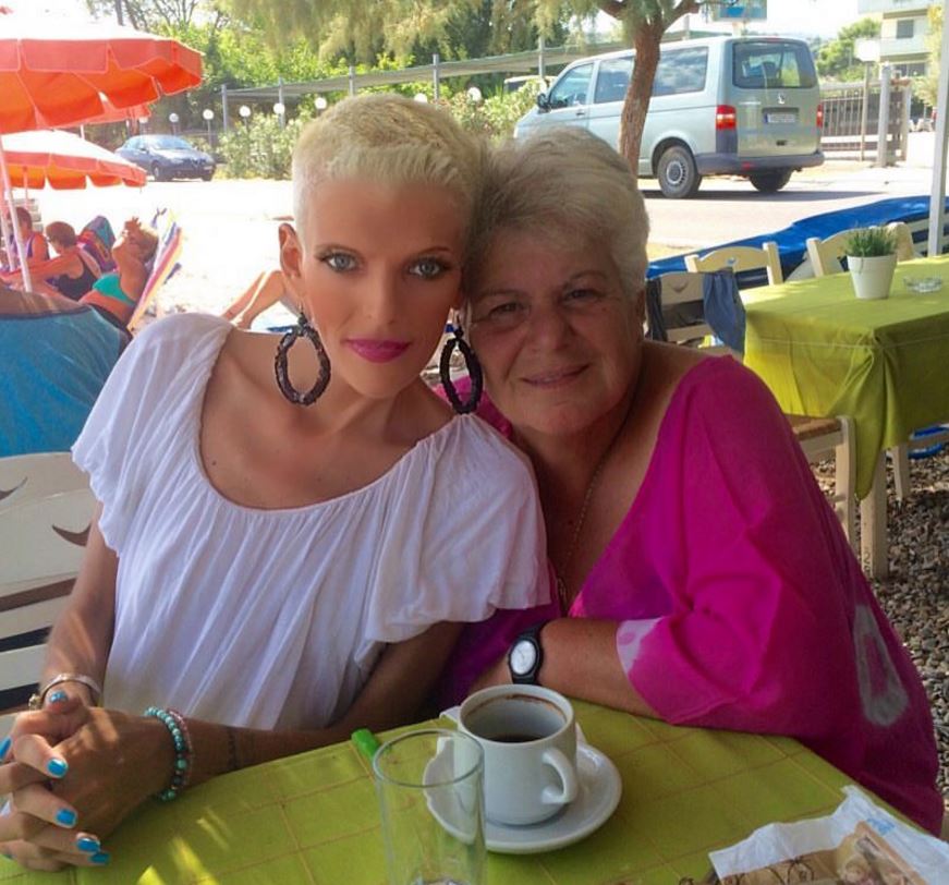 Η υπόσχεση που έδωσε η Νανά Καραγιάννη στη μητέρα της