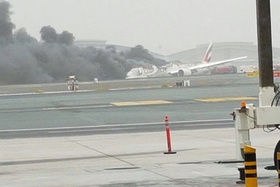 ΦΩΤΟ από το αεροπλάνο της Emirates που τυλίχθηκε στις φλόγες