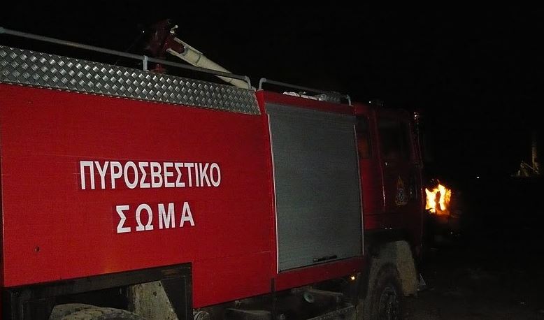 Νέα ολονύχτια μάχη των πυροσβεστών κοντά στο Ελαφονήσι