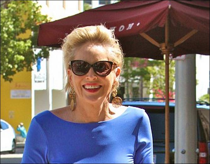 H Σάρον Στόουν με μπικίνι – ΦΩΤΟ