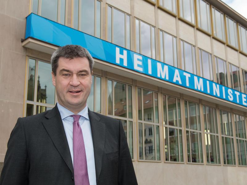 Μαζική απέλαση προσφύγων θέλει ο Βαυαρός ΥΠΟΙΚ