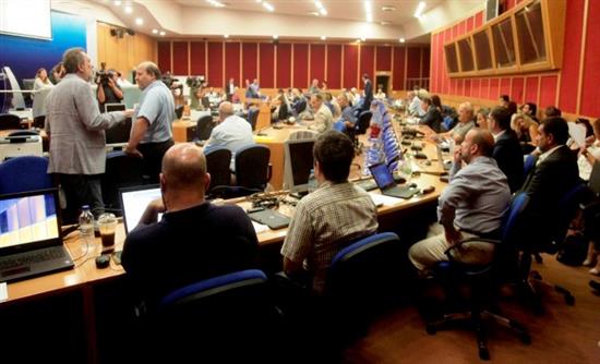 Σε θολό τοπίο η μεγάλη μάχη για τις 4 τηλεοπτικές άδειες