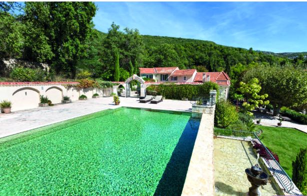 Στο “σφυρί” το “παλάτι” των Mπέκαμ στη Γαλλία – ΦΩΤΟ