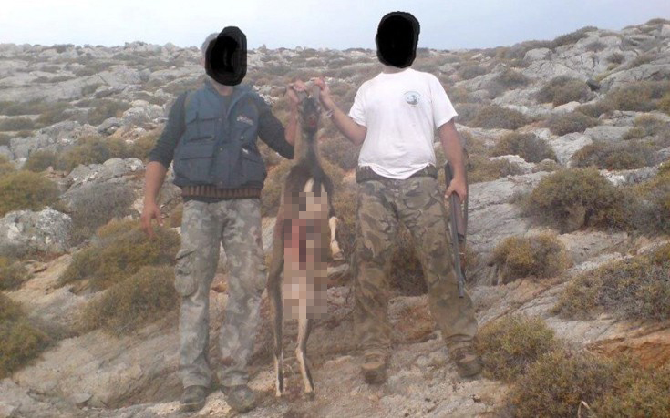 Ασυνείδητοι σκοτώνουν τα προστατευόμενα κρι-κρι και ποζάρουν στο facebook – ΦΩΤΟ