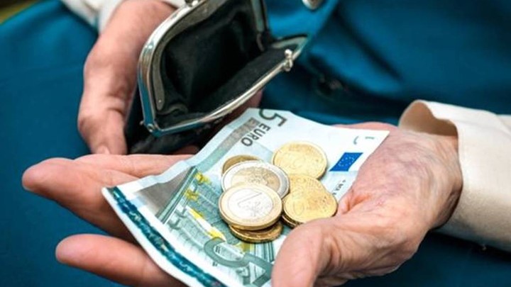 «Μαχαίρι» έως 21% για 11.000 συνταξιούχους τραπεζικούς