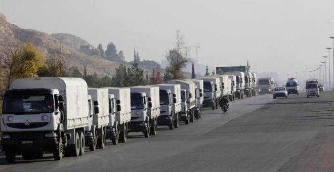 Συρία – 12 νεκροί στον βομβαρδισμό φορτηγών με ανθρωπιστική βοήθεια