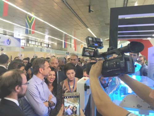 Στο περίπτερο της ΕΛ.ΑΣ ο Μητσοτάκης – Το ενδιαφέρον που έδειξε για το drone