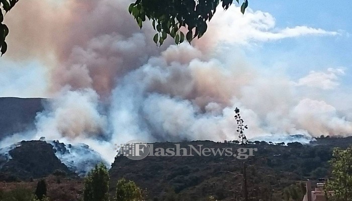 Σε εξέλιξη πυρκαγιά στα Χανιά – ΦΩΤΟ