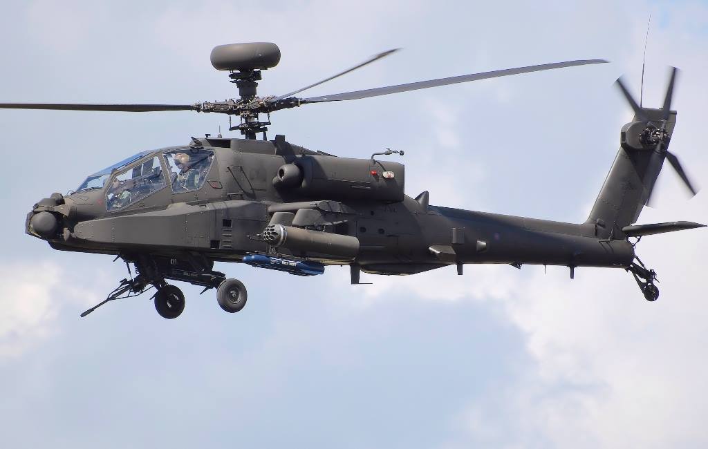 Έπεσε “Apache” στη Χαλκιδική – Σώθηκαν οι δύο πιλότοι – Σε βάθος 10 μέτρων το ελικόπτερο