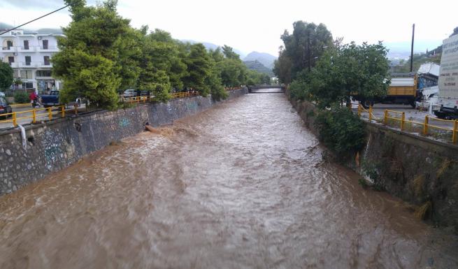 Νέες ΦΩΤΟ από την θεομηνία στην Καλαμάτα