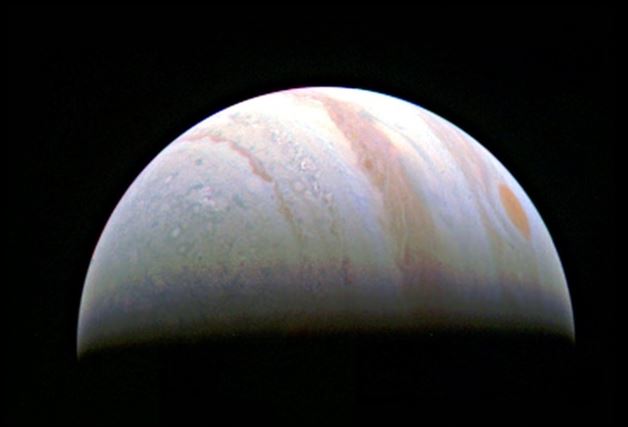 Νέες συγκλονιστικές δορυφορικές φωτογραφίες από τον πλανήτη Δία