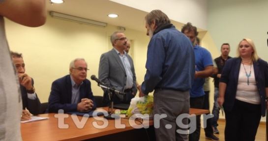 Συνθήματα από αγρότες κατά του Αποστόλου στη Λαμία – ΒΙΝΤΕΟ