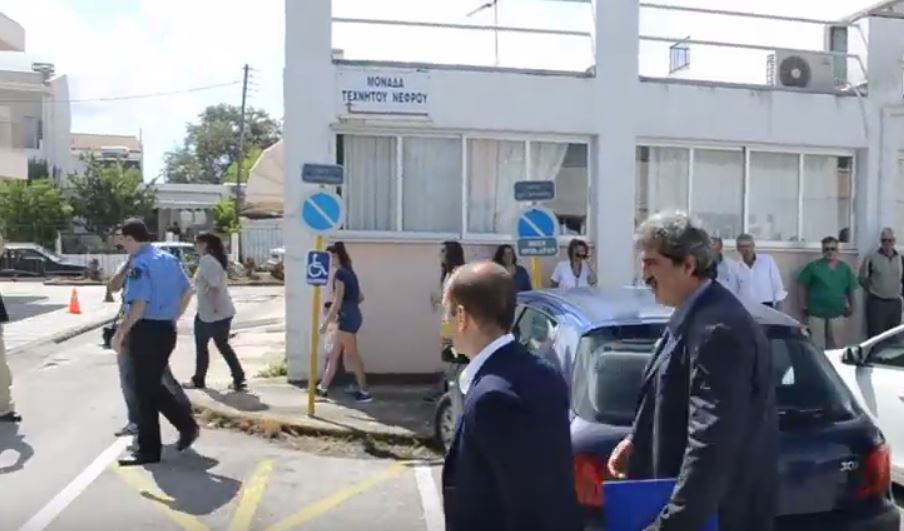 Συνθήματα και αποδοκιμασίες στην επίσκεψη του Πολάκη στο Γενικό Νοσοκομείο Πρέβεζας – ΒΙΝΤΕΟ