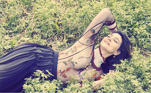 H Μόνικα Μπελούτσι ποζάρει για το “Paris Match” – ΦΩΤΟ