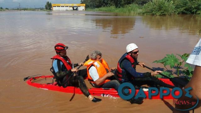 Με κανό διασώθηκαν εργάτες σε εργοστάσια στη Μεσσηνία – ΒΙΝΤΕΟ