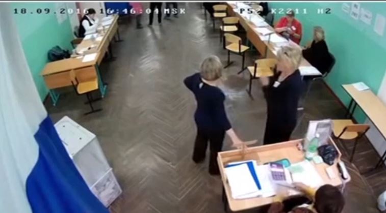 Σάλος με ΒΙΝΤΕΟ που δείχνει νοθεία στις εκλογές της Ρωσίας