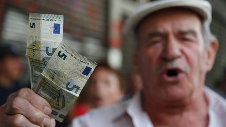 Περικοπές στις συντάξεις ακόμη και κάτω από τα 1.300 ευρώ