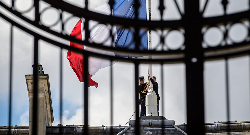 Φόβοι για νέα τρομοκρατική επίθεση στην Γαλλία – Ενισχύουν τα μέτρα ασφαλείας του Ολάντ