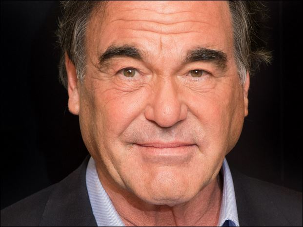 Όλιβερ Στόουν: Η πολεμοχαρής Χίλαρι Κλίντον ή ο τρελός Ντόναλντ Τραμπ;