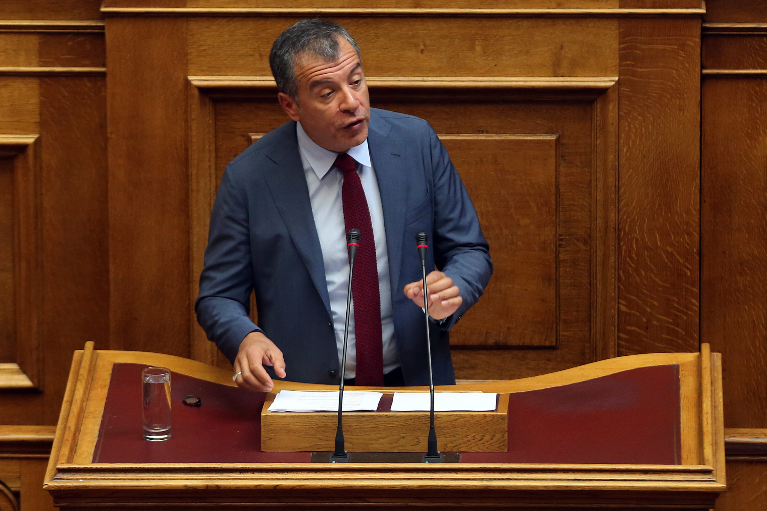 Θεοδωράκης: Γιαυτό φόρεσα γραβάτα – ΒΙΝΤΕΟ