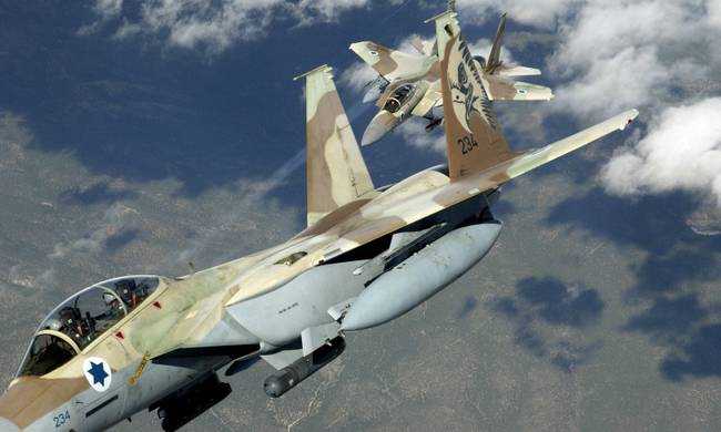 Ισραηλινά αεροσκάφη έπληξαν στόχους του συριακού στρατού