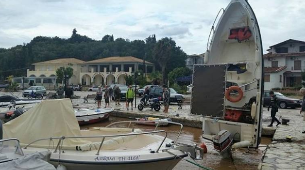 Βάρκες “στον αέρα” στα Σύβοτα από την κακοκαιρία – ΦΩΤΟ