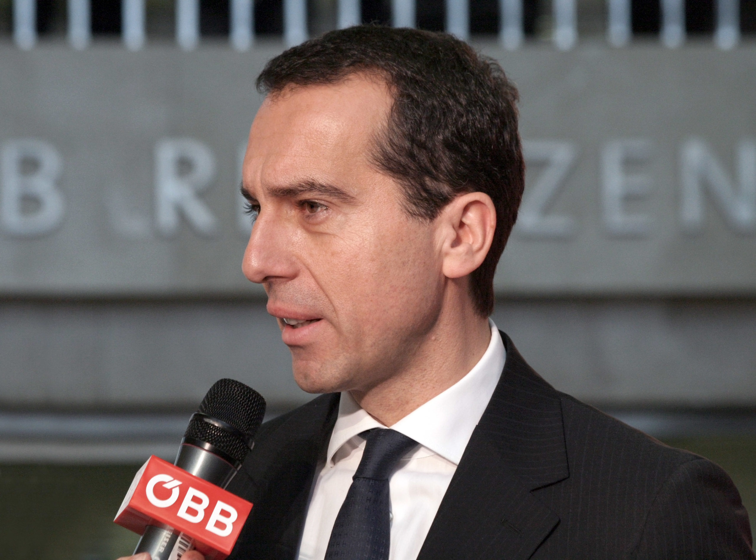Ο Αυστριακός Καγκελάριος: Πρέπει να βοηθήσουμε την Ελλάδα