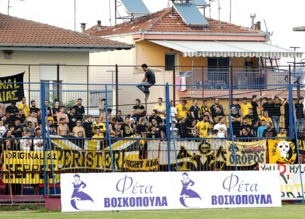 Οπαδός της ΑΕΚ έπεσε από την εξέδρα