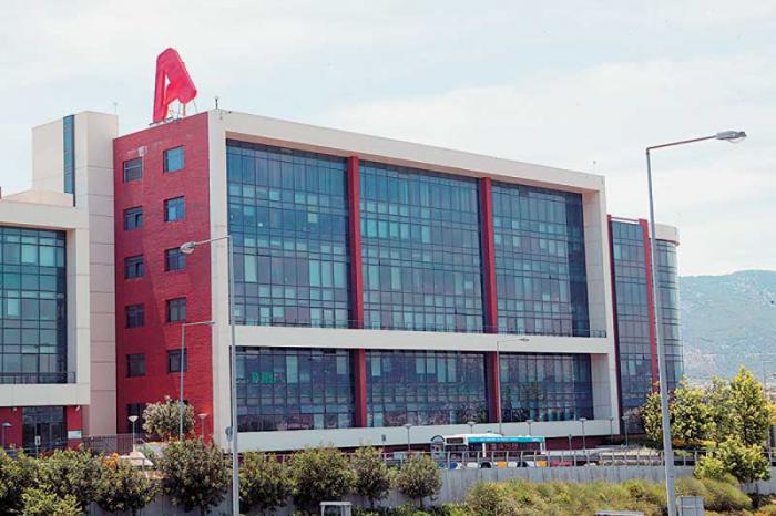 Ο ALPHA παίρνει το υλικό από τις κάμερες της δημοπρασίας