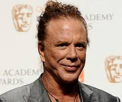 Τα φιλιά του Μίκι Ρουρκ με…τον κομμωτή του – ΦΩΤΟ