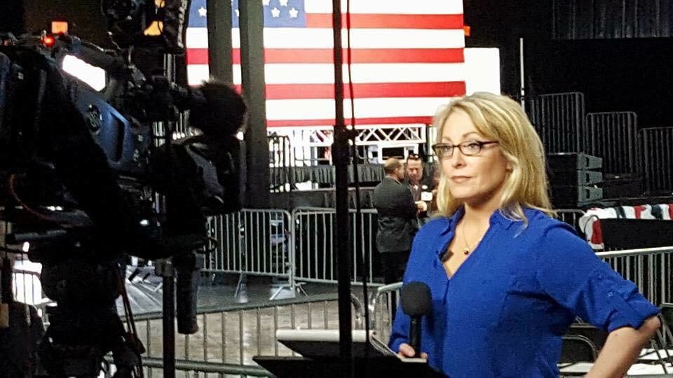 Ο τσακωμός των δύο δημοσιογράφων πριν την αναμέτρηση της Κλίντον με τον Τραμπ – BINTEO
