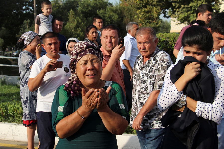 Θρήνος στο Ουζμπεκιστάν για τον Ισλάμ Καρίμοφ – ΦΩΤΟ – ΒΙΝΤΕΟ