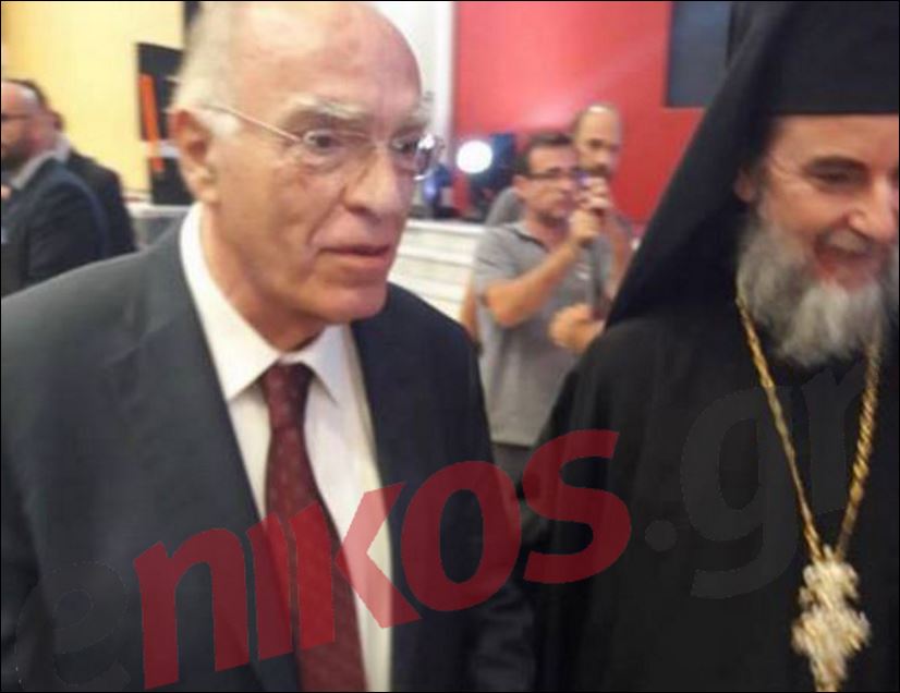 Ο Λεβέντης αναμένει την ομιλία του Τσίπρα – ΦΩΤΟ