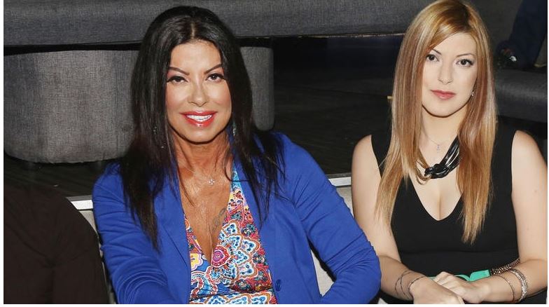 Έξαλλη η κόρη της Άντζελας Δημητρίου – Γιατί κατέβασε το προφίλ της στο facebook