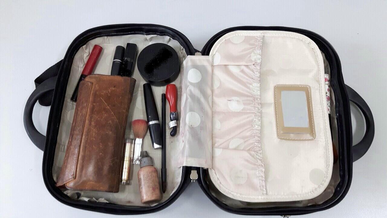 23χρονη επιβάτης στο «Ελευθέριος Βενιζέλος» έκρυβε κοκαΐνη στο βαλιτσάκι των καλλυντικών της – ΦΩΤΟ