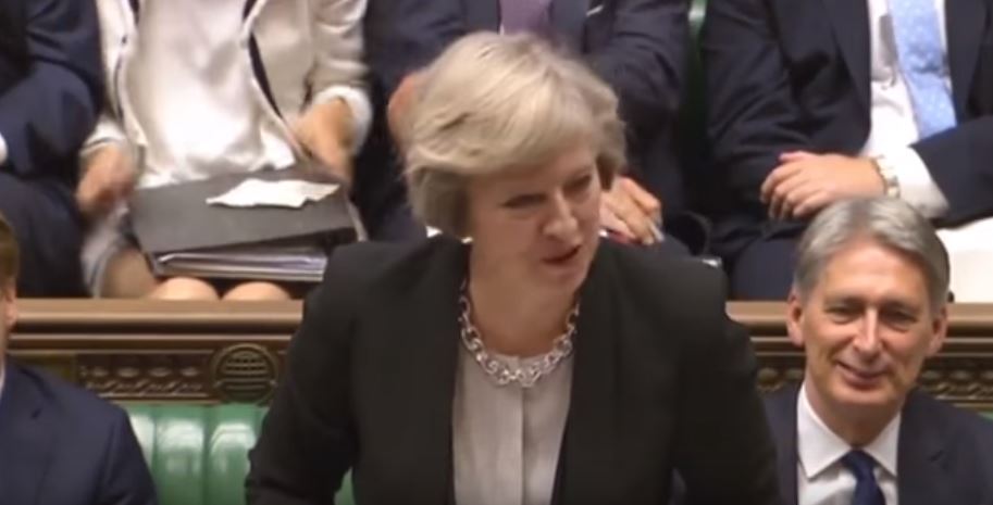 Η Βρετανίδα βουλευτής που συνέκριναν με την Σάρον Στόουν στο “Βασικό Ένστικτο”