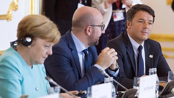 Ο Ρέντσι δεν συμμερίζεται τις θέσεις των Ολάντ και Μέρκελ