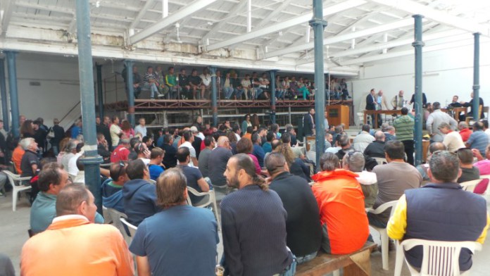 Αποδοκίμασαν βουλευτή του ΣΥΡΙΖΑ και την διοίκηση του Ναυπηγείου Σύρου – ΒΙΝΤΕΟ