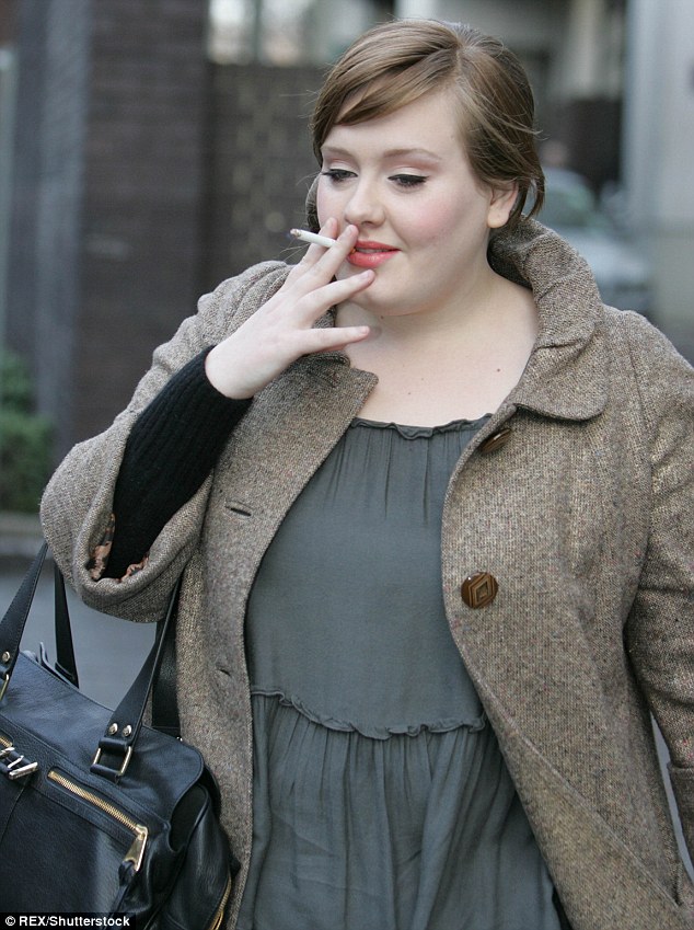 Αντέλ: Οι άνθρωποι με τις ωραιότερες φωνές, πάντα είναι καπνιστές