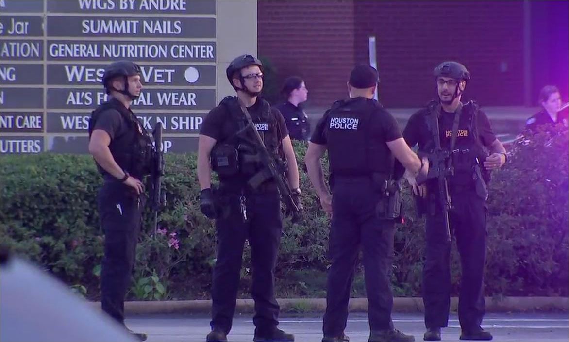 Η αστυνομία εξουδετέρωσε τον ένοπλο στο εμπορικό κέντρο του Χιούστον – ΤΩΡΑ