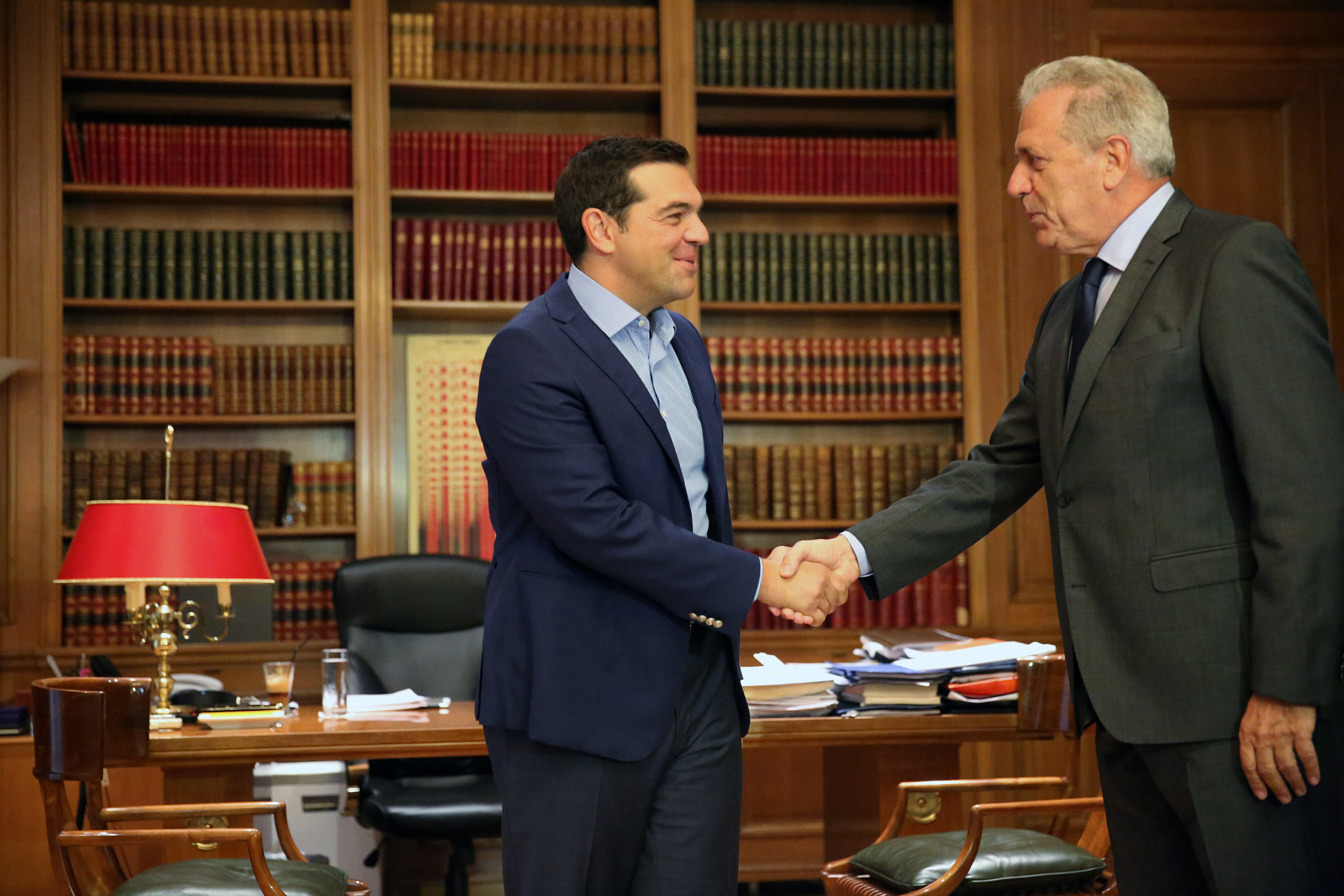 Αβραμόπουλος: Στο πλευρό της Ελλάδας η ΕΕ για την αντιμετώπιση της προσφυγικής κρίσης