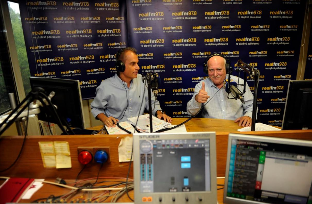 Ο Γιώργος Παπαδάκης στο studio του Realfm 97,8 με τον Νίκο Στραβελάκη – ΦΩΤΟ