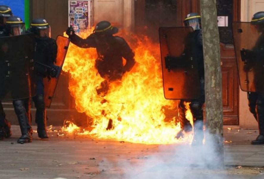 Βίαια επεισόδια στο Παρίσι – ΦΩΤΟ