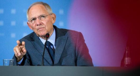 Καμπανάκι από τον Σόιμπλε για τα επιτόκια και την ρευστότητα