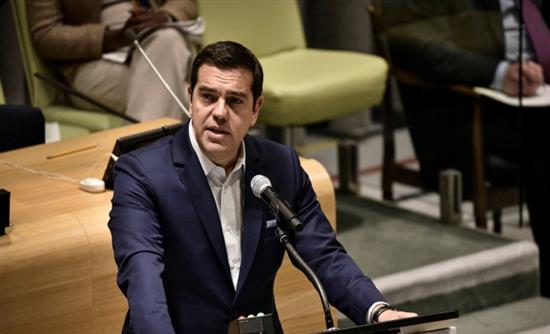 Μαθήτρια λιποθύμησε κατά τη διάρκεια της ομιλίας του Τσίπρα στην Αστόρια – ΒΙΝΤΕΟ