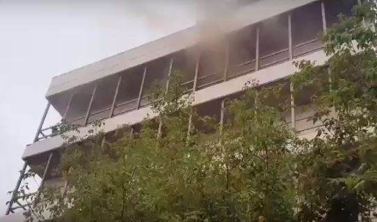 Φωτιά στο δικαστικό μέγαρο Κοζάνης – ΒΙΝΤΕΟ