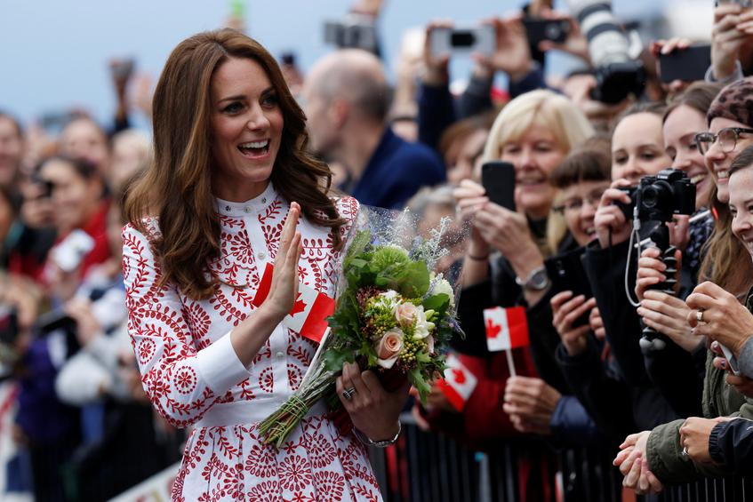 Με φόρεμα 4.000 λιρών εμφανίστηκε η Μίντλετον στον Καναδά – ΦΩΤΟ