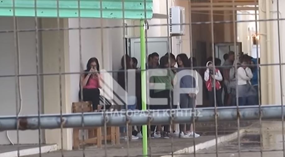 Μάθημα της ντροπής στο παγκάκι – ΒΙΝΤΕΟ