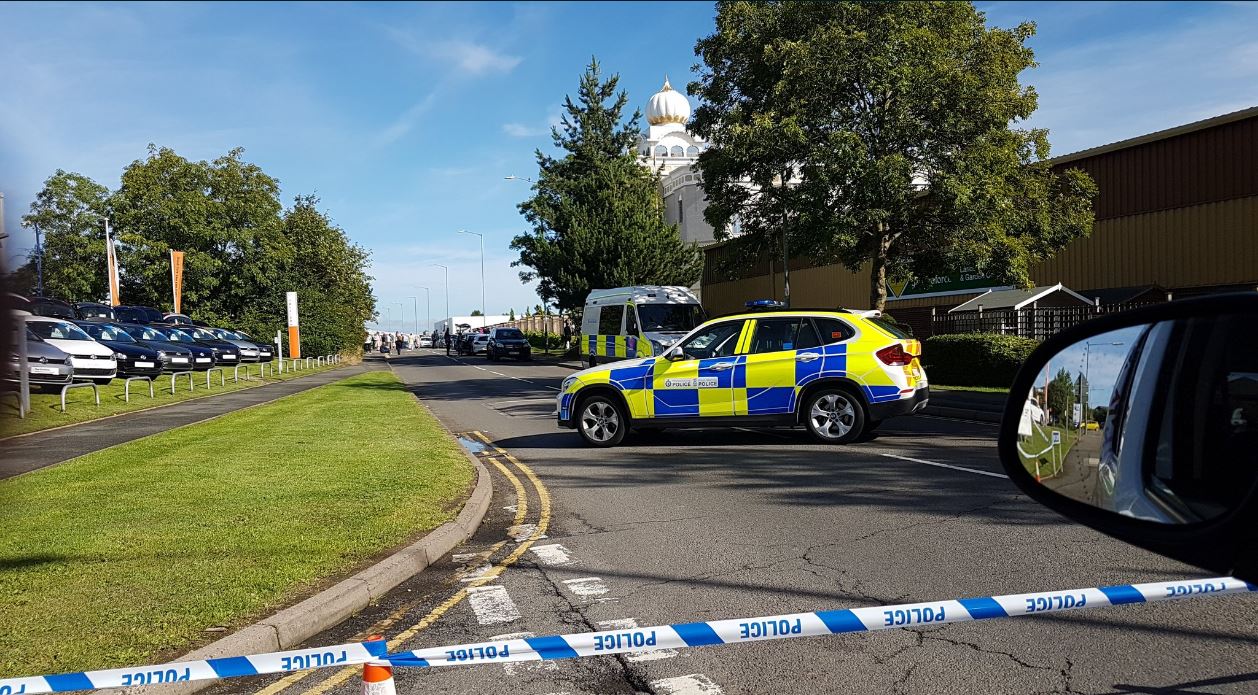 Επιδρομή συμμορίας με σπαθιά σε ναό στη Βρετανία – ΦΩΤΟ